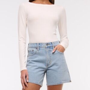 Abercrombie & Fitch | 7 inch Dad Short High Rise | Light Wash Jean Curve Love